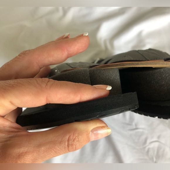 NWT Flojos black/grey wave runner flip flops, size 13. - Picture 7 of 7